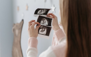 Wat doet een zorgconsulente voor aanstaande ouders